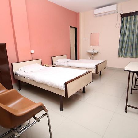 Hotel Gomatgiri Aurangabad  Buitenkant foto
