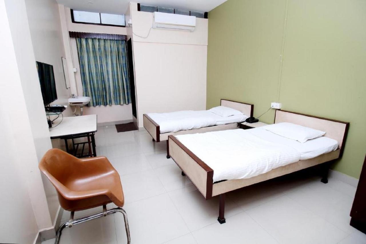 Hotel Gomatgiri Aurangabad  Buitenkant foto