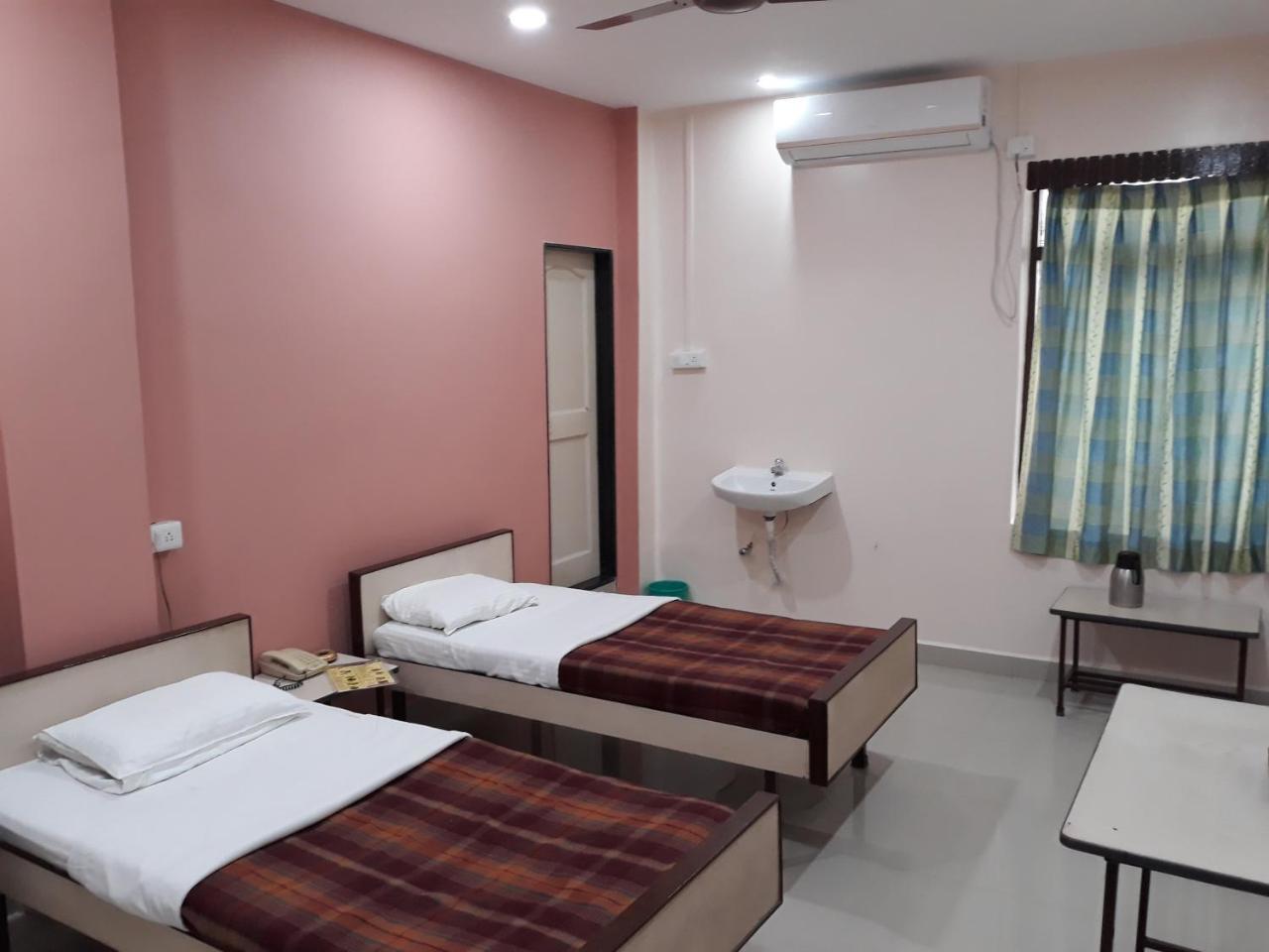 Hotel Gomatgiri Aurangabad  Buitenkant foto