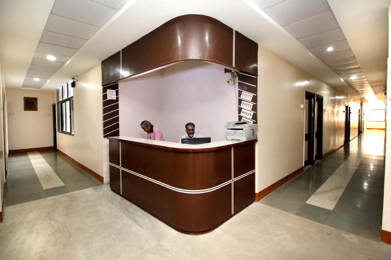 Hotel Gomatgiri Aurangabad  Buitenkant foto