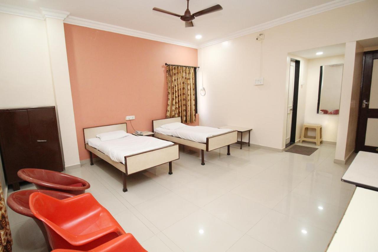 Hotel Gomatgiri Aurangabad  Buitenkant foto