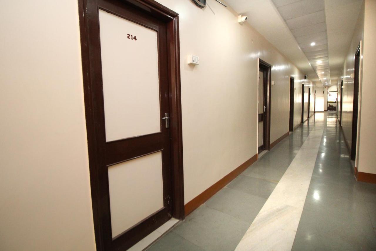 Hotel Gomatgiri Aurangabad  Buitenkant foto