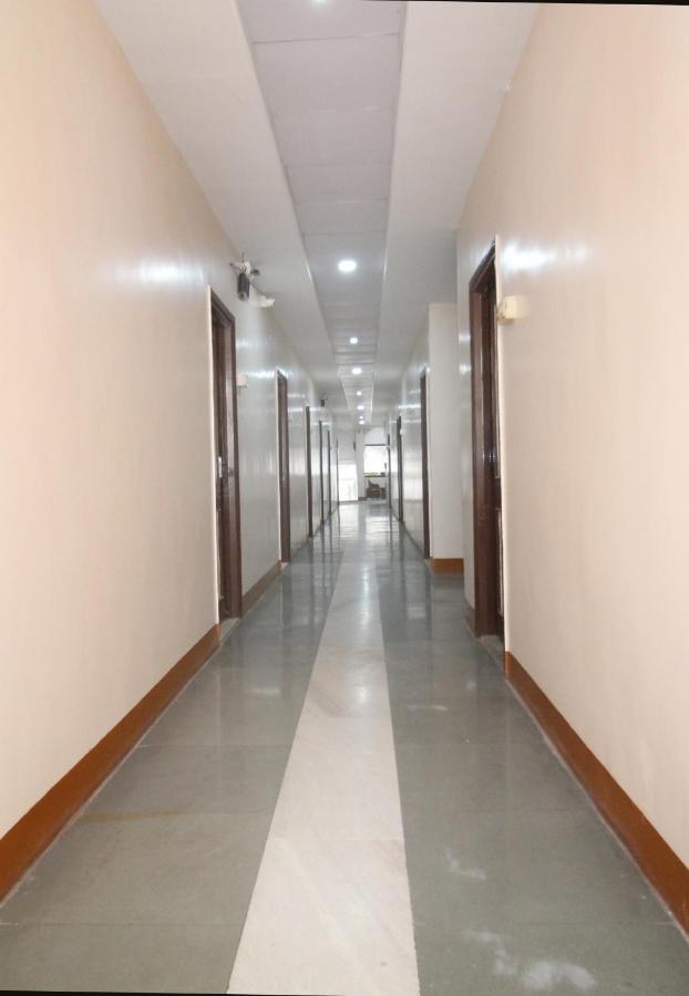 Hotel Gomatgiri Aurangabad  Buitenkant foto
