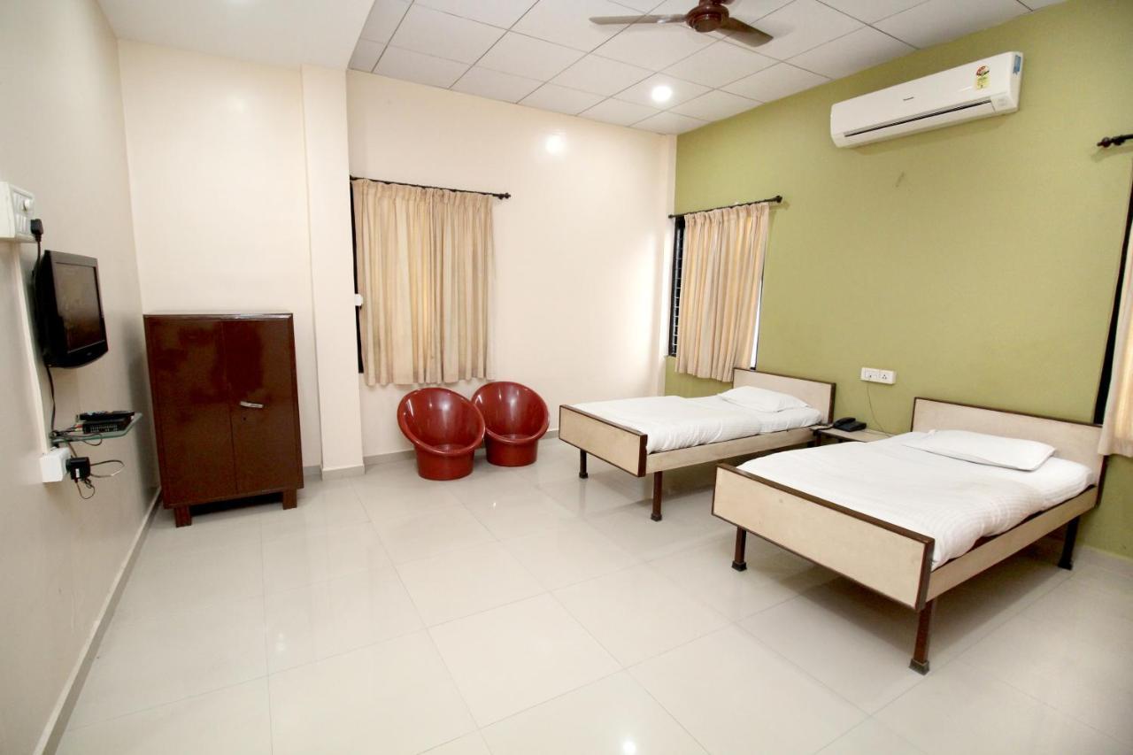 Hotel Gomatgiri Aurangabad  Buitenkant foto